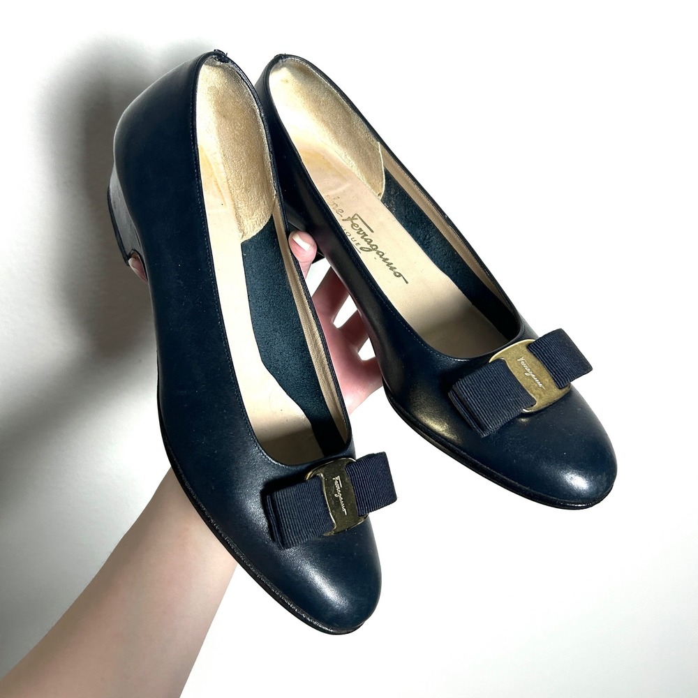 Salvatore Ferragamo Navy Blue Leather Vara Bow Low Block Heel Pump Womens 7 B